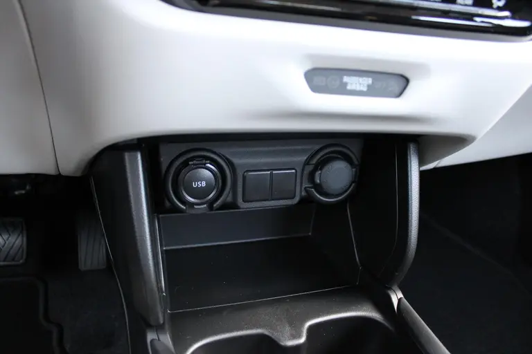 Suzuki Swift 1.2 Comfort Smart Hybrid NIEUW MET 6 JAAR GARANTIE! Navigatie, Achteruitrijcamera, Parkeersensoren Achter, Cruise Control Adaptief afbeelding 24