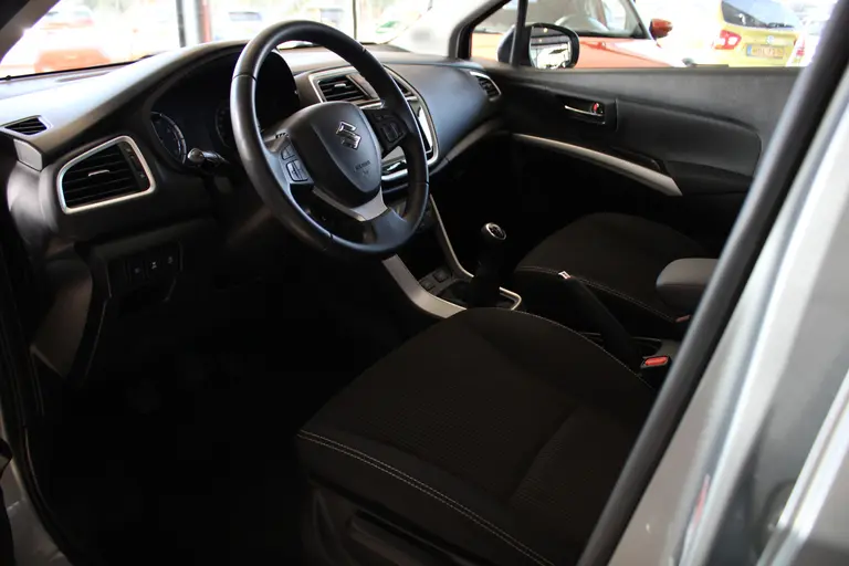 Suzuki S-Cross 1.0 Boosterjet Exclusive Achteruitrijcamera, Navigatie, Cruise Control, Voorstoelen Verwarmd, Regensensor afbeelding 16