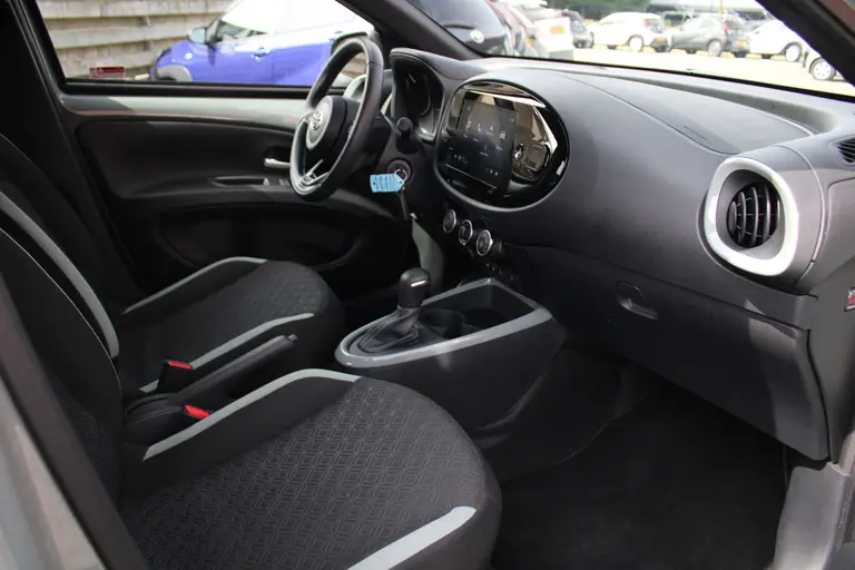 Toyota Aygo X 1.0 VVT-i S-CVT Pulse Automaat Adaptieve Cruise Control, Carplay/Android Auto, Achteruitrijcamera, Airco afbeelding 17