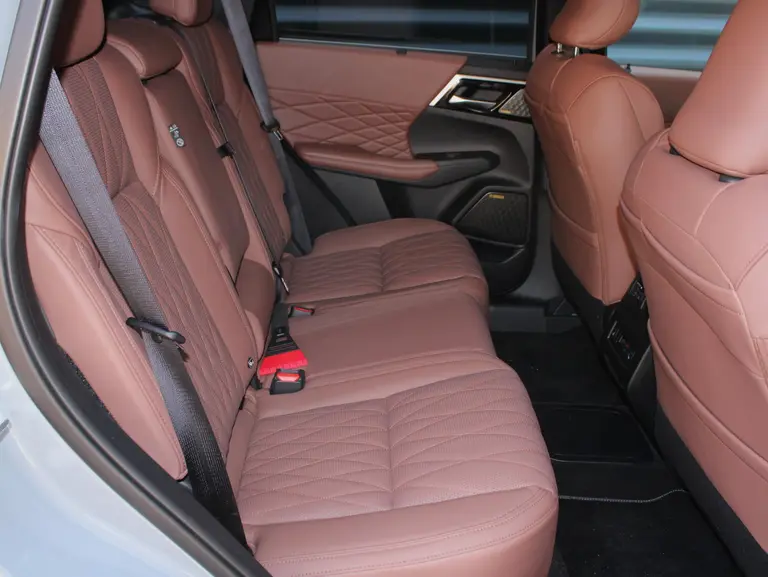 Mitsubishi Outlander 2.4 PHEV Instyle+ Lederen Interieur, Elektrisch Glazen Panoramadak, Stoelventilatie, Yamaha Audio afbeelding 51
