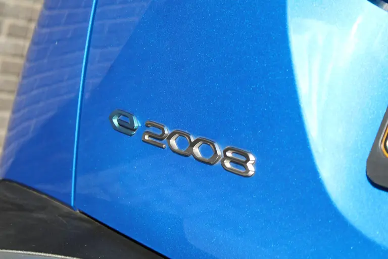 Peugeot e-2008 EV Allure Pack 50 kWh Navigatie, CruiseControl, Keyless Start, Airco, Applecarpl./Andr. Auto afbeelding 26