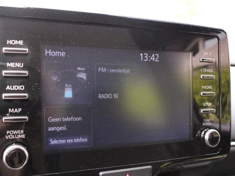 Toyota Yaris Dynamic 1.5 Hybrid 115PK Automaat Lichtmetalen velgen, Achteruitrij camera, Climate Control, KeylessEntry, AppleCarplay/Android Auto Navigatie afbeelding 17