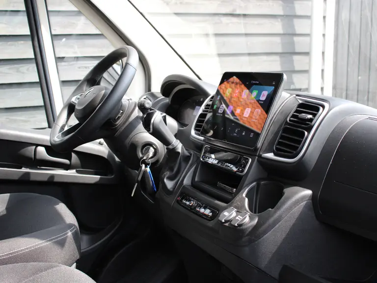 Peugeot Boxer 2.2 BlueHDi 140PK L2H2 3.5t EAT8 Automaat Navigatie, Achteruitrijcamera, Trekhaak, Climate Control, Apple Carplay, Android Auto afbeelding 15