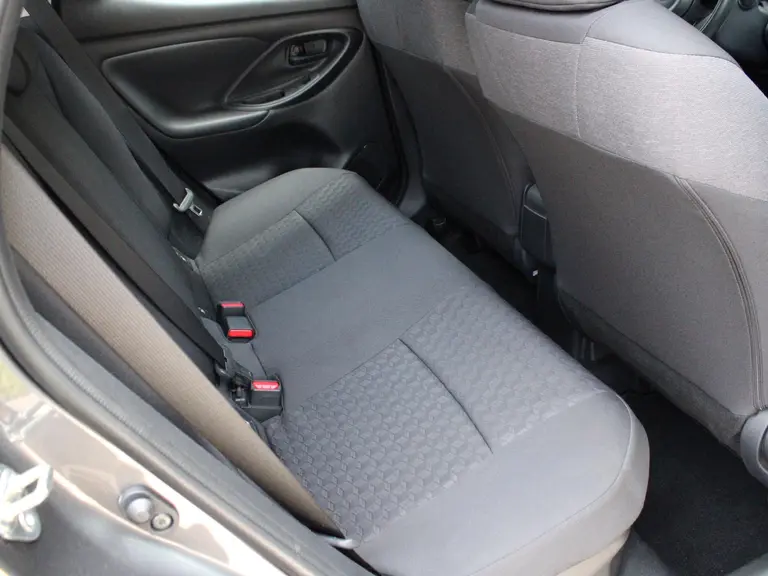 Toyota Yaris Dynamic 1.5 Hybrid 115PK Automaat Lichtmetalen velgen, Achteruitrij camera, Climate Control, KeylessEntry, AppleCarplay/Android Auto Navigatie afbeelding 33