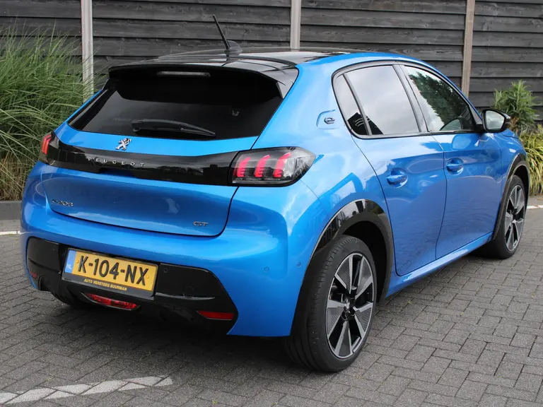 Peugeot e-208 GT Pack 50 kWh 136PK Navigatie, Alcantara Leder, Achteruitrijcamera, Keyless, Panoramadak, Parkeersensoren Voor & Achter afbeelding 10
