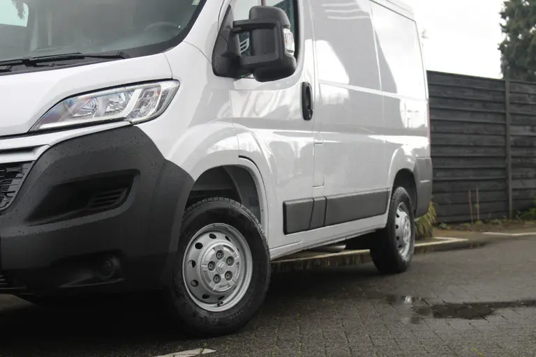 Citroën Jumper 2.2 BlueHDi 120 L1H1 3.0t Cruise Control, Leder Stuurwiel, Climate Control, Audio/Bluetooth, Parkeerhulp achter . afbeelding 3