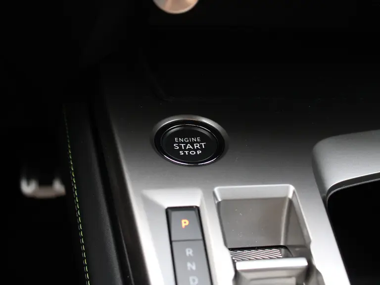 Peugeot e-308 SW GT 54 kWh 156PK Navigatie, Achteruitrijcamera, Stoel en Stuurverwarming, Parkeersensoren Voor & Achter afbeelding 32
