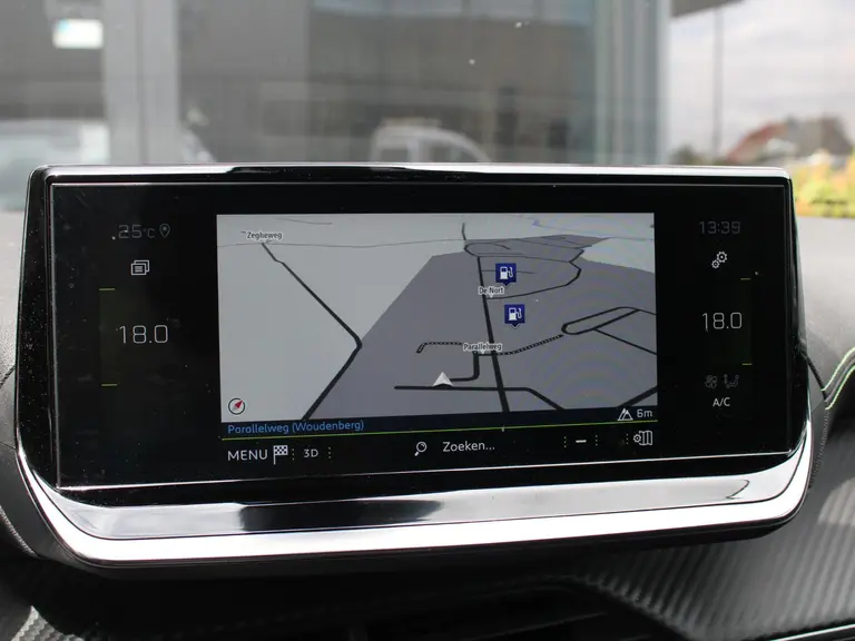 Peugeot 2008 1.2 PureTech GT 130PK Achteruitrijcamera, Navigatie en Dodehoekbewaking afbeelding 13
