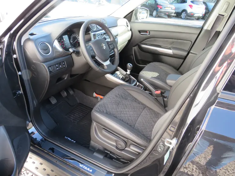 Suzuki Vitara 1.4 Boosterjet Style Smart Hybrid, Trekhaak, ORG NL met 18 inch! Treeplanken, Draadloos Carplay, ZEER COMPLEET! afbeelding 8