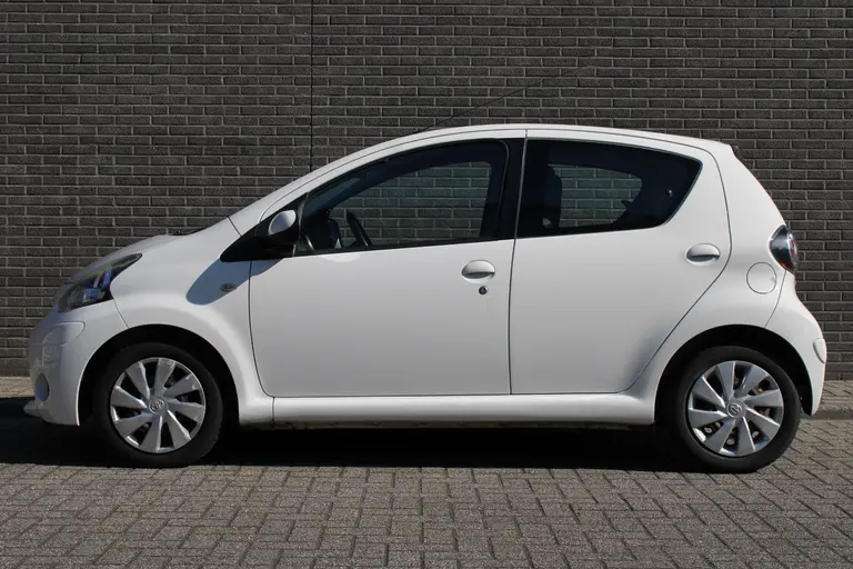 Toyota Aygo 1.0 VVT-i Aspiration 5 Deurs, Airco, Radio/CD, Bluetooth, elec.ramen, Centr.vergrendeling op afstand afbeelding 2