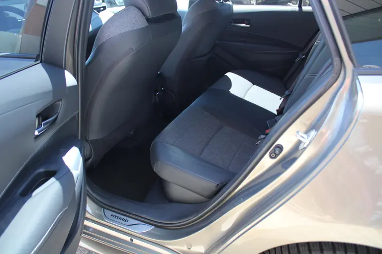 Toyota Corolla Touring Sports 1.8 Hybrid Dynamic Automaat, Trekhaak, All-Seasons en 1e Eigenaar! afbeelding 11