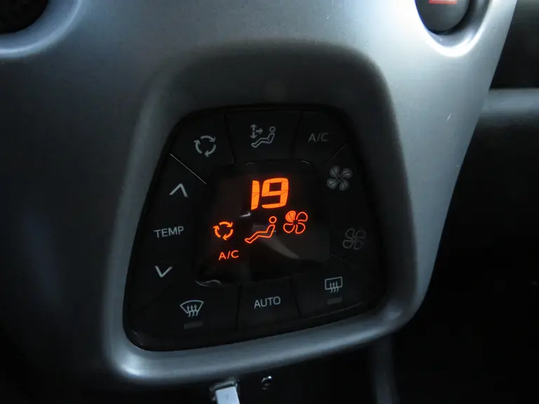 Toyota Aygo 1.0 VVT-i x-joy 1e Eigenaar, Dealer onderhouden, Achteruitrijcamera en LM-Velgen afbeelding 19