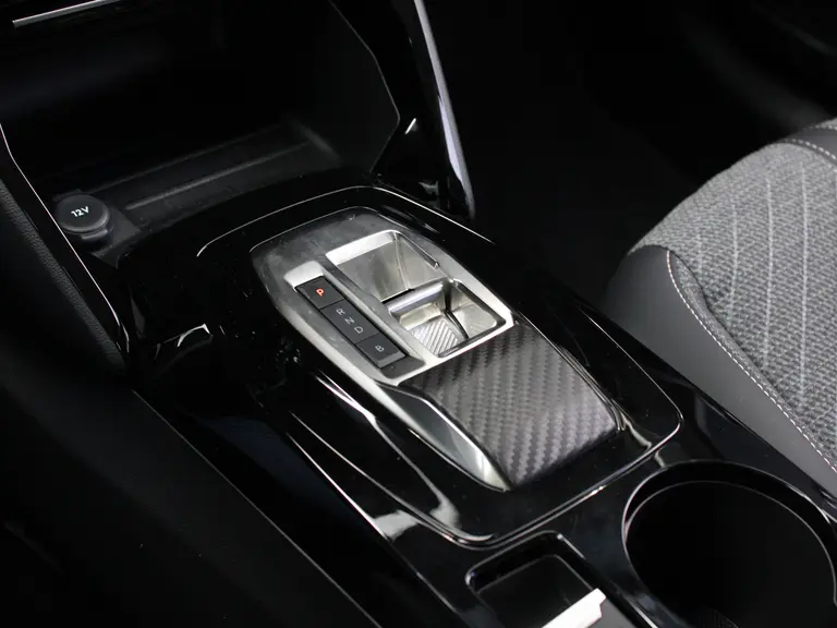 Peugeot e-208 Allure 51 kWh 156PK Navigatie, Rondomzichtcamera, Parkeersensoren, Apple Carplay, Android Auto afbeelding 32