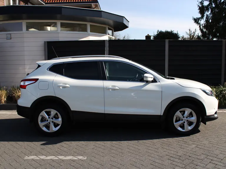 Nissan QASHQAI 1.6 164PK N-Connecta Navigatie, Camera en parkeerhulp rondom, Cruise Controle, Trekhaak. Keyless afbeelding 8