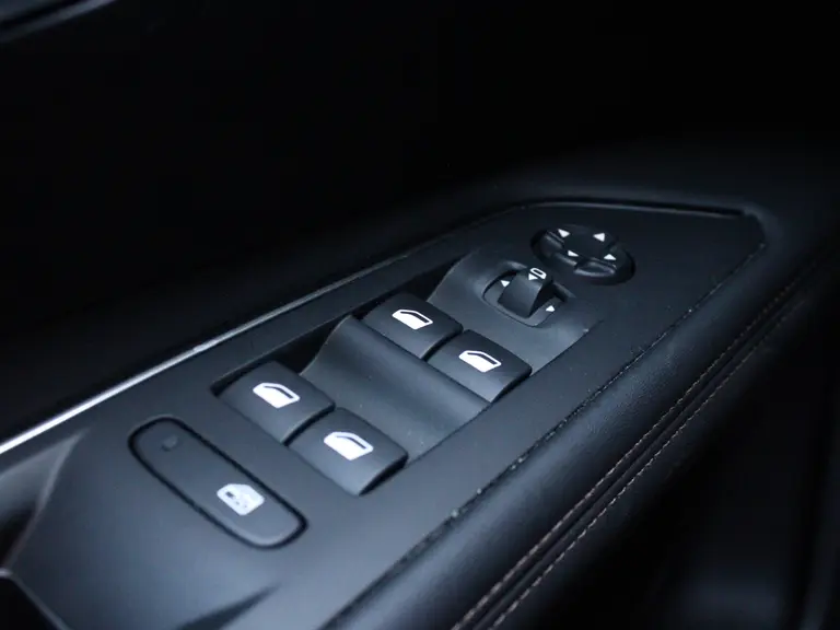 Peugeot 3008 GT 1.2 PureTech 130PK EAT8 Automaat Navigatie, Achteruitrijcamera, Keyless, Stoelverwarming, Elektrische Kofferbak afbeelding 17