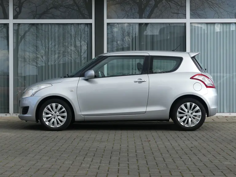 Suzuki Swift 1.2 Bandit Cruise Control, Stoelverwarming, Dealer onderhouden 16" Lichtmetalen Velgen, Airco, afbeelding 11